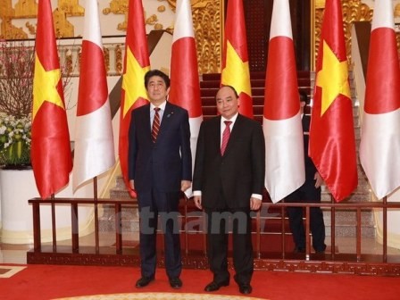 Truyền thông Nhật Bản đưa đậm nét chuyến công du Việt Nam của Thủ tướng Shinzo Abe - ảnh 1